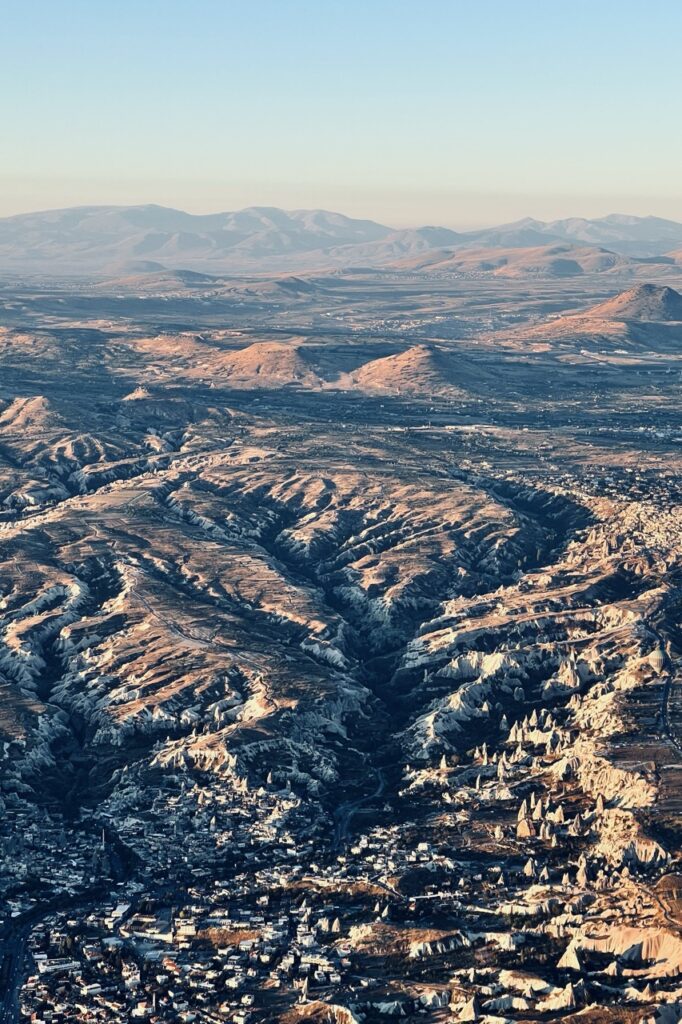 Balonem nad kapadocja wsrod wulkanow winnic i bajkowych kominow1