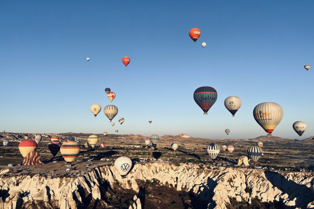 Balonem nad kapadocja wsrod wulkanow winnic i bajkowych kominow6