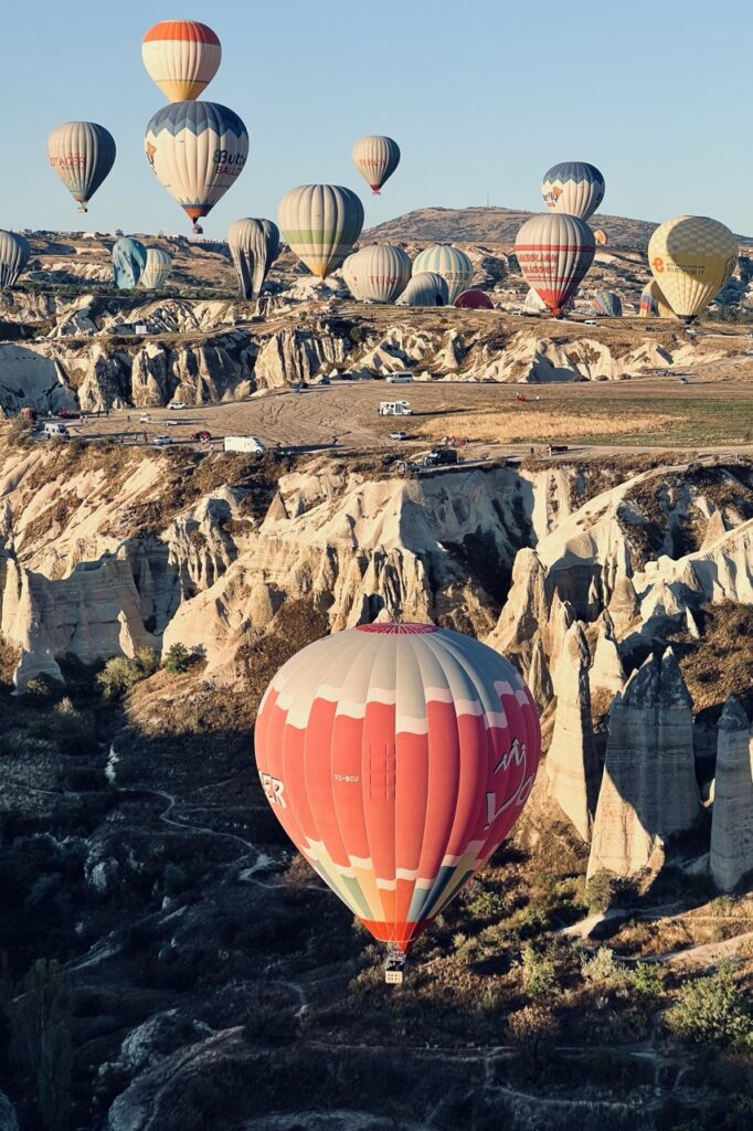 Balonem nad kapadocja wsrod wulkanow winnic i bajkowych kominow7