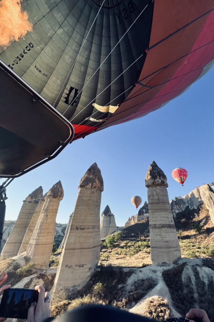 Balonem nad kapadocja wsrod wulkanow winnic i bajkowych kominow9